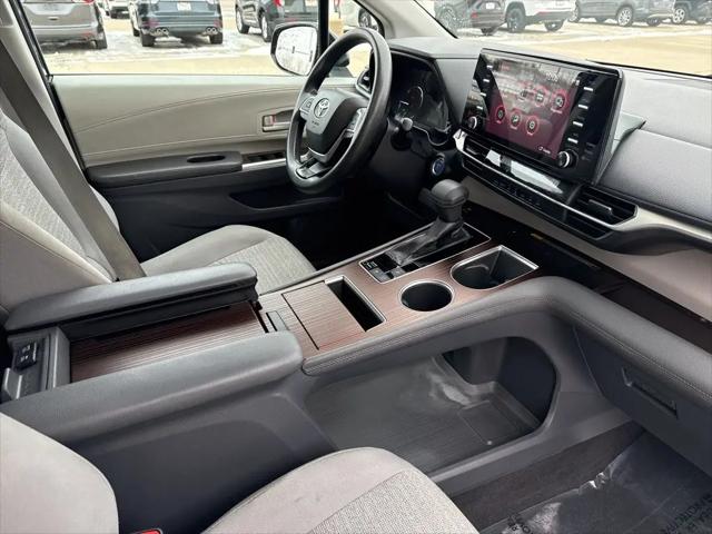 2021 Toyota Sienna LE