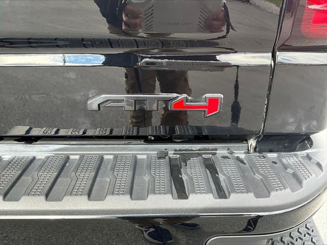 2022 GMC Sierra 1500 Limited 4WD Crew Cab Short Box AT4