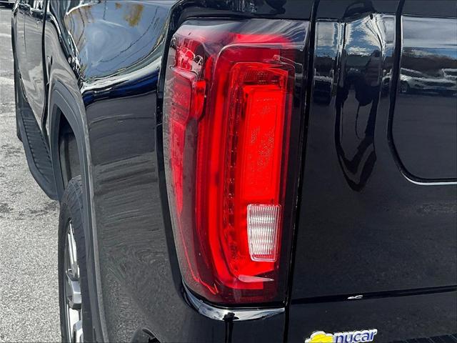 2022 GMC Sierra 1500 Limited 4WD Crew Cab Short Box AT4