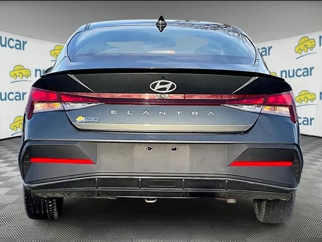 2025 Hyundai Elantra SEL Sport