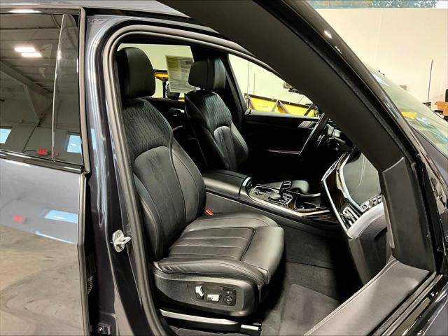 2021 BMW X7 M50i