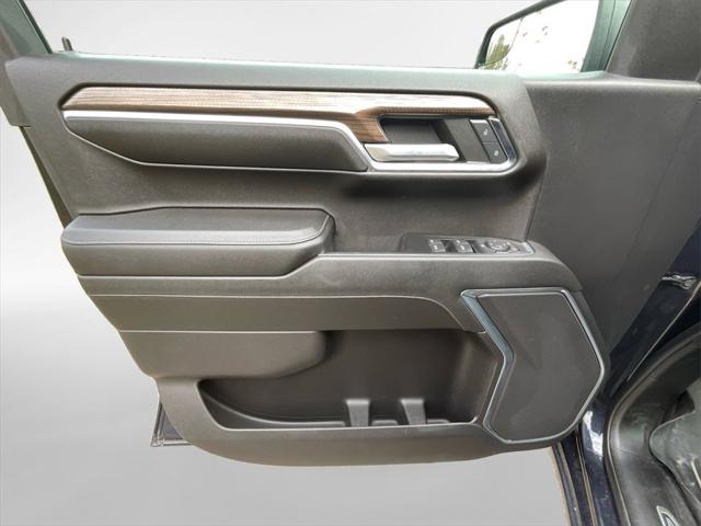 2022 Chevrolet Silverado 1500 4WD Double Cab Standard Bed LT with 2FT