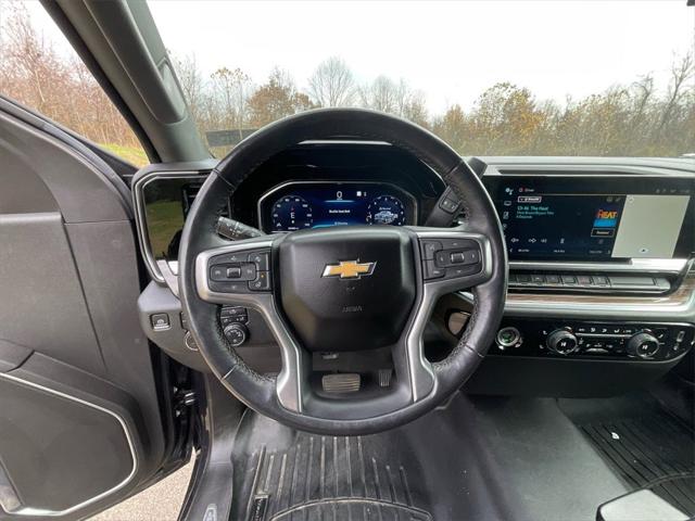 2022 Chevrolet Silverado 1500 4WD Double Cab Standard Bed LT with 2FT