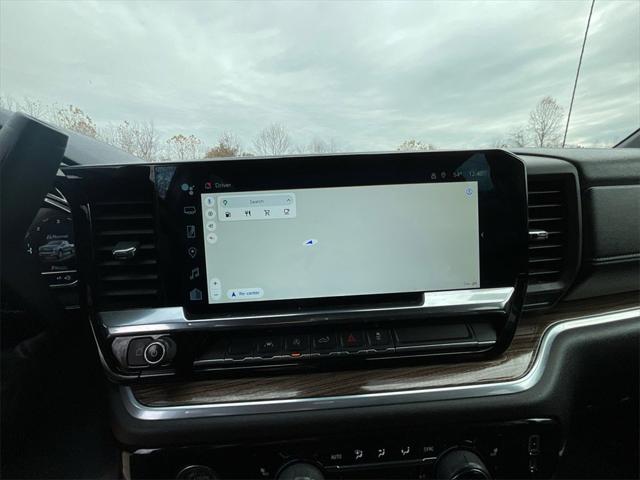 2022 Chevrolet Silverado 1500 4WD Double Cab Standard Bed LT with 2FT