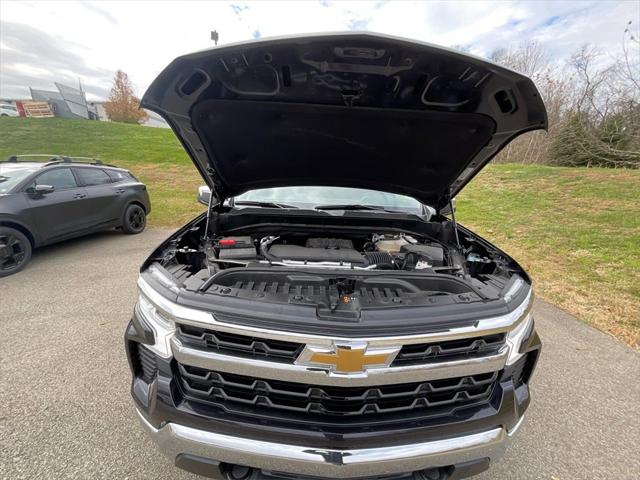 2022 Chevrolet Silverado 1500 4WD Double Cab Standard Bed LT with 2FT