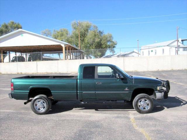 2002 Dodge Ram 2500 SLT 4wd 5 Speed manual, No dealer fees! 4wd 5 Spee