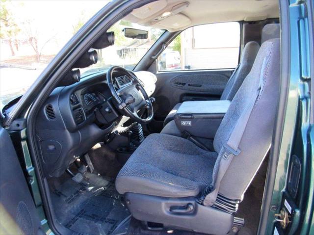 2002 Dodge Ram 2500 SLT 4wd 5 Speed manual, No dealer fees! 4wd 5 Spee