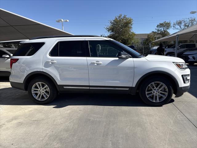 2017 Ford Explorer XLT 2017 Ford Explorer XLT