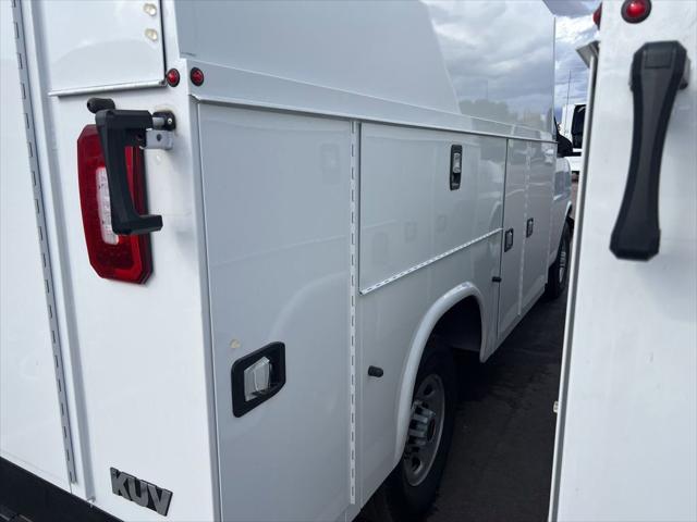 2025 GMC Savana Cutaway Work Van