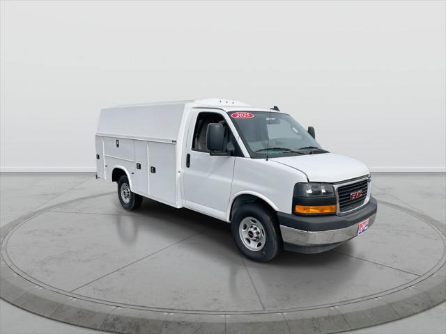 2025 GMC Savana Cutaway Work Van