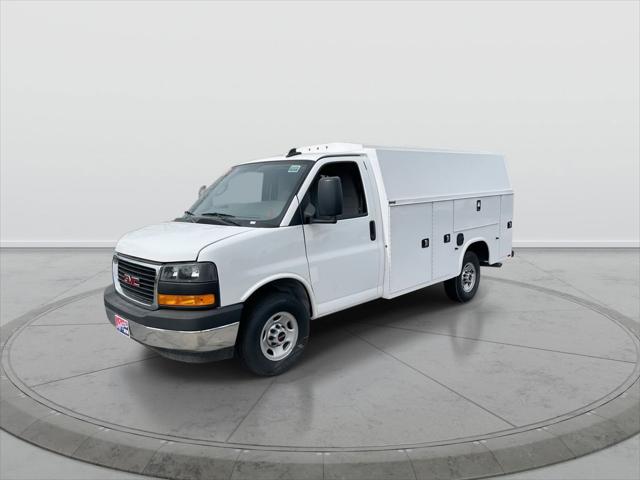 2025 GMC Savana Cutaway Work Van