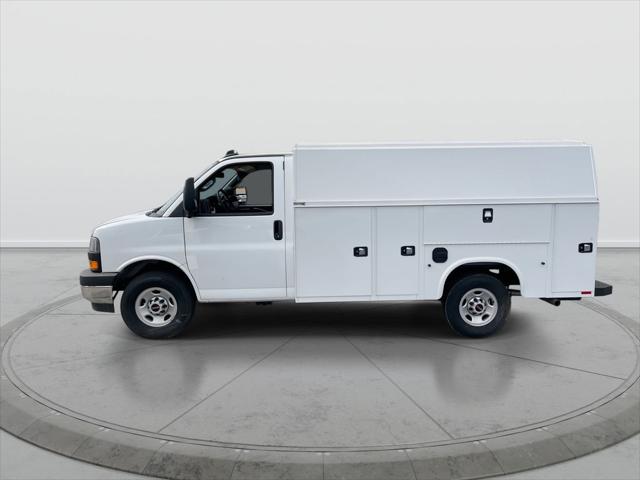 2025 GMC Savana Cutaway Work Van