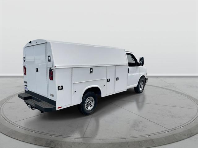 2025 GMC Savana Cutaway Work Van