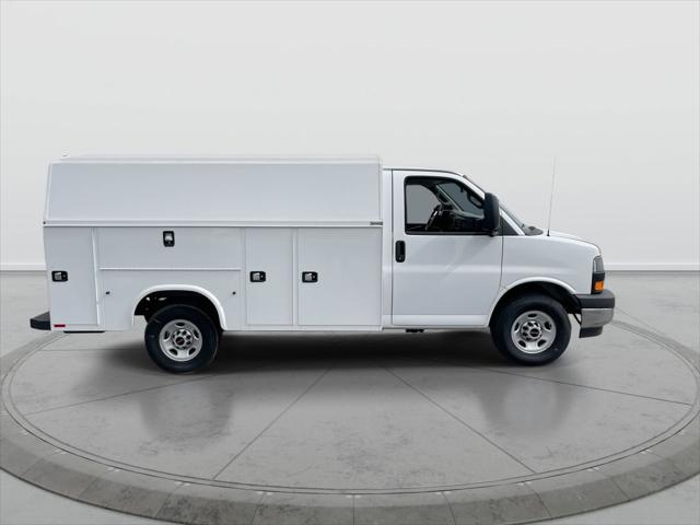 2025 GMC Savana Cutaway Work Van