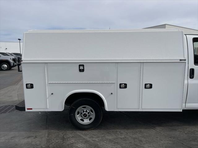 2025 GMC Savana Cutaway Work Van