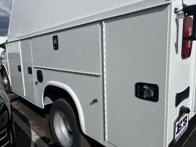 2025 GMC Savana Cutaway Work Van