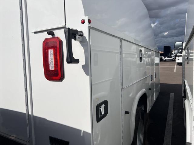 2025 GMC Savana Cutaway Work Van