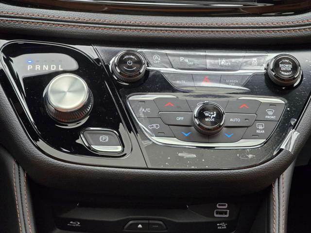 2026 Chrysler Pacifica Pinnacle AWD