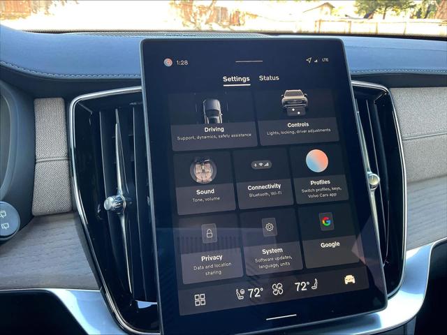 2026 Volvo XC90 Plus, B6 AWD Gas (mild hybrid), Gasoline, Bright, 7 Seats
