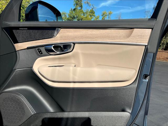 2026 Volvo XC90 Plus, B6 AWD Gas (mild hybrid), Gasoline, Bright, 7 Seats