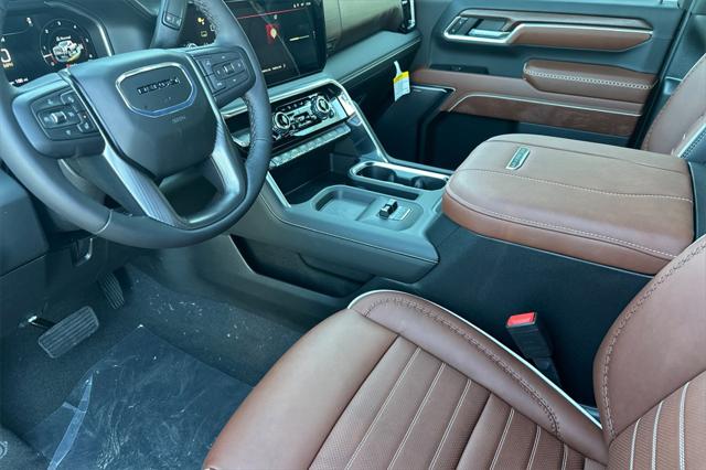 2026 GMC Sierra 2500HD Crew Cab, Standard Bed, Denali Ultimate, 4WD