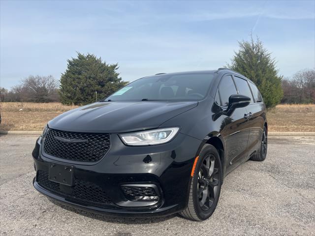 2025 Chrysler Pacifica Limited's photo