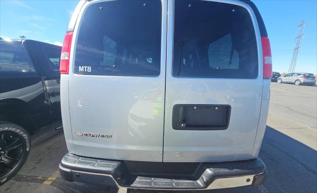 2020 Chevrolet Express Passenger RWD 3500 Regular Wheelbase LT