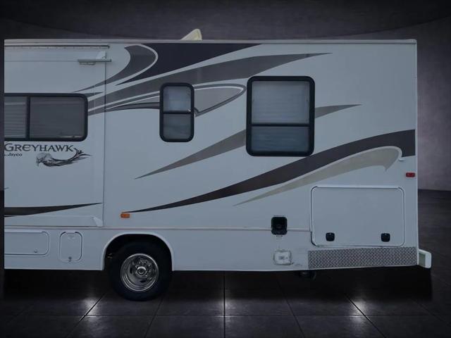 2013 Ford E-450 Cutaway Base