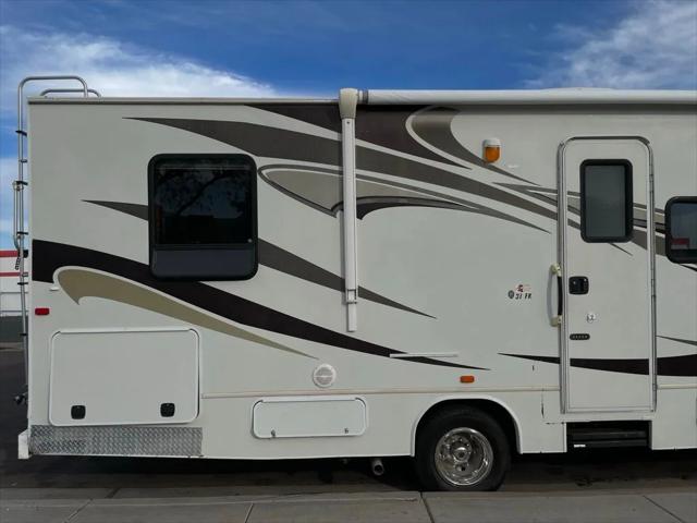2013 Ford E-450 Cutaway Base
