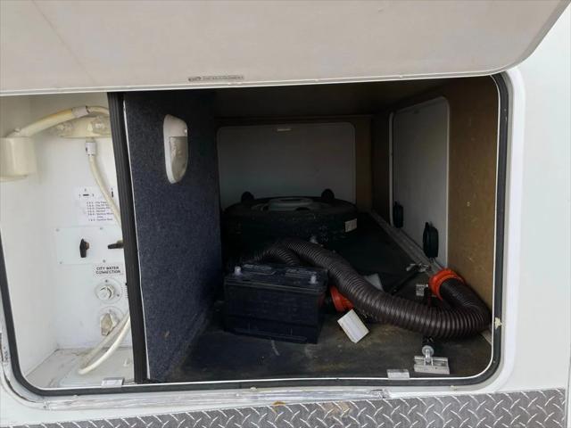 2013 Ford E-450 Cutaway Base