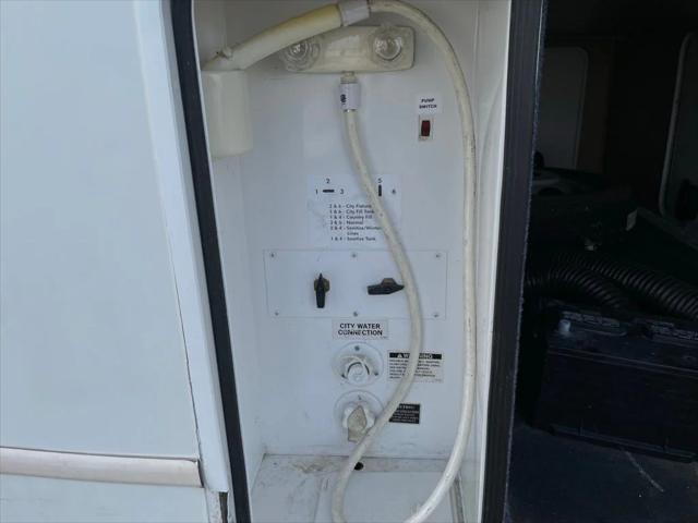 2013 Ford E-450 Cutaway Base