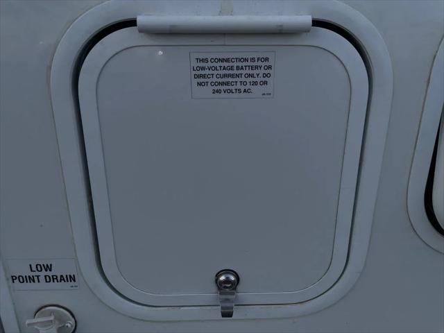 2013 Ford E-450 Cutaway Base