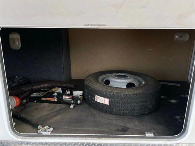 2013 Ford E-450 Cutaway Base