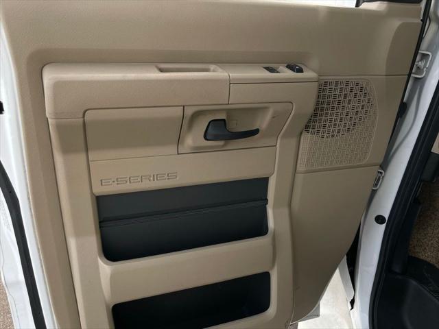 2013 Ford E-450 Cutaway Base