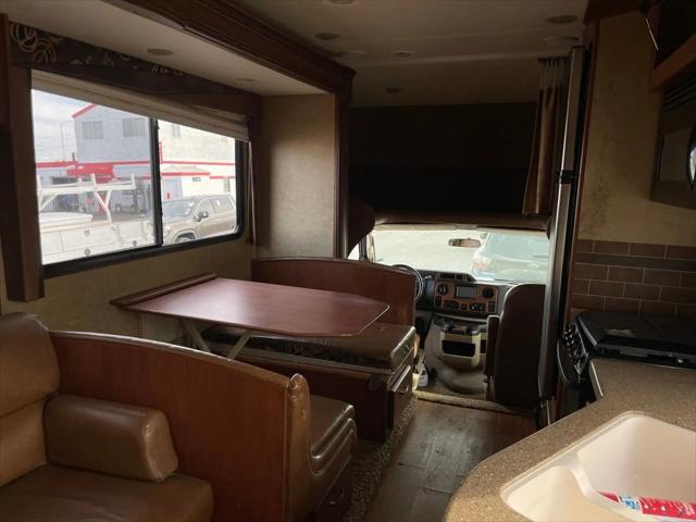 2013 Ford E-450 Cutaway Base