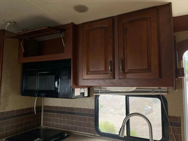 2013 Ford E-450 Cutaway Base