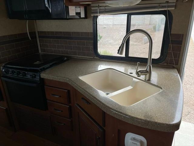 2013 Ford E-450 Cutaway Base