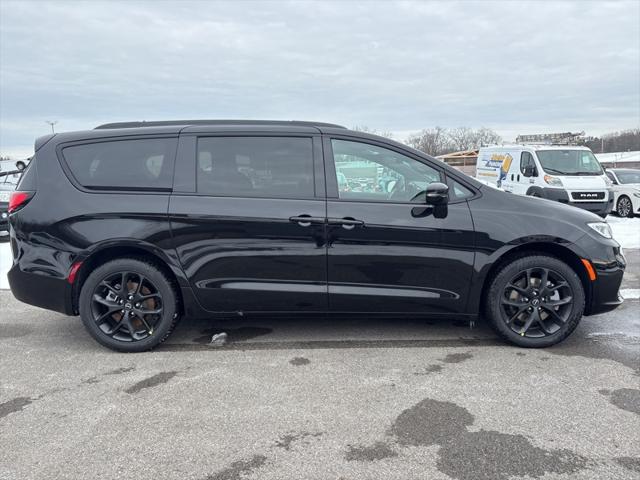 2026 Chrysler Pacifica PACIFICA SELECT AWD