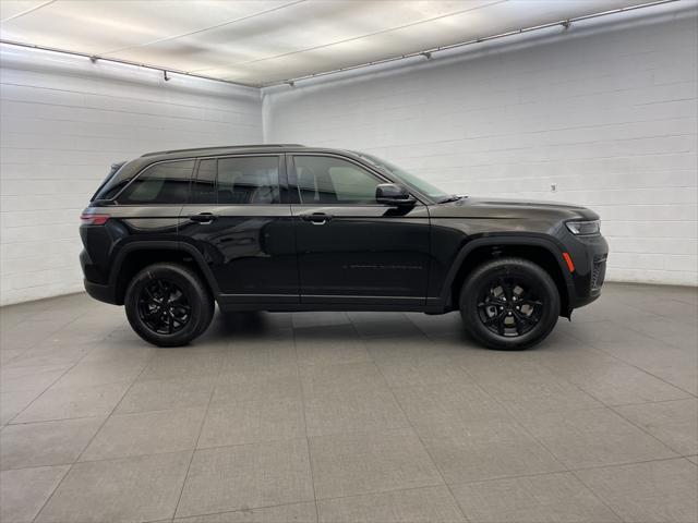 2026 Jeep Grand Cherokee GRAND CHEROKEE LAREDO ALTITUDE 4X2