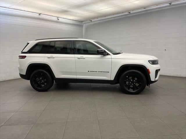 2026 Jeep Grand Cherokee GRAND CHEROKEE LAREDO ALTITUDE 4X4 2026 Jeep Grand Cherokee GRAND CHEROKEE LAREDO ALTITUDE 4X4