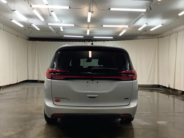 2026 Chrysler Pacifica Select AWD