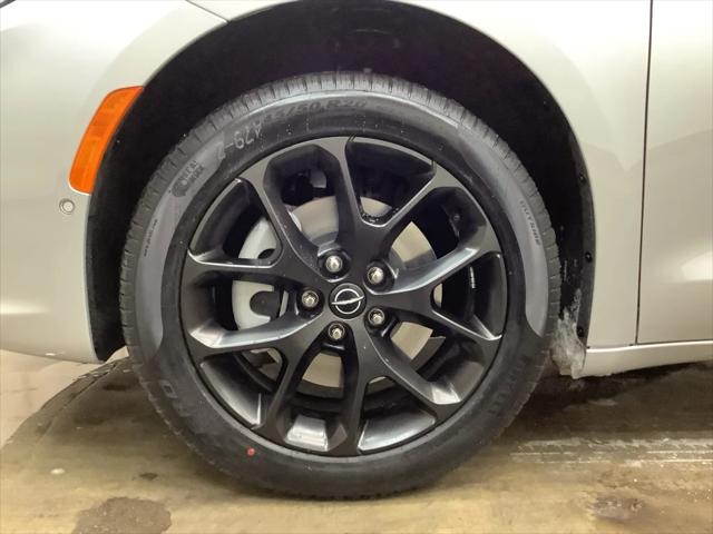 2026 Chrysler Pacifica Select AWD