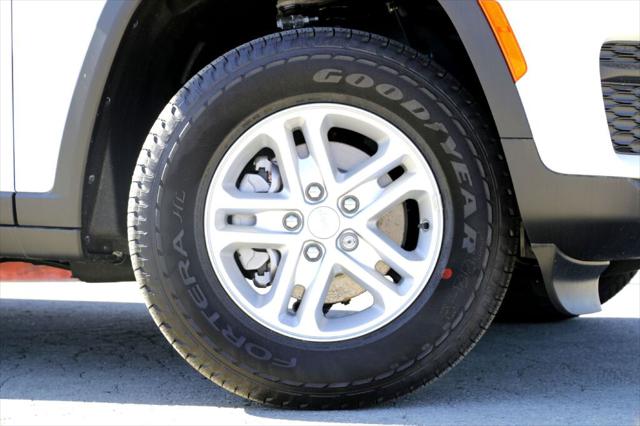 2025 Jeep Grand Cherokee GRAND CHEROKEE LAREDO 4X2 2025 Jeep Grand Cherokee GRAND CHEROKEE LAREDO 4X2