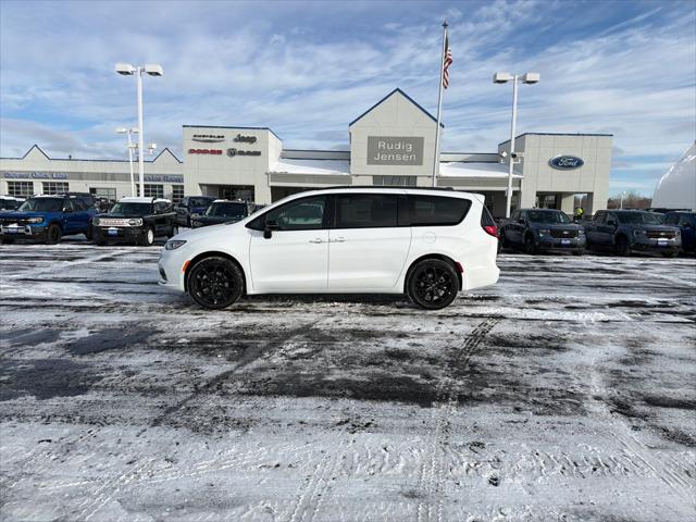 2026 Chrysler Pacifica PACIFICA SELECT AWD