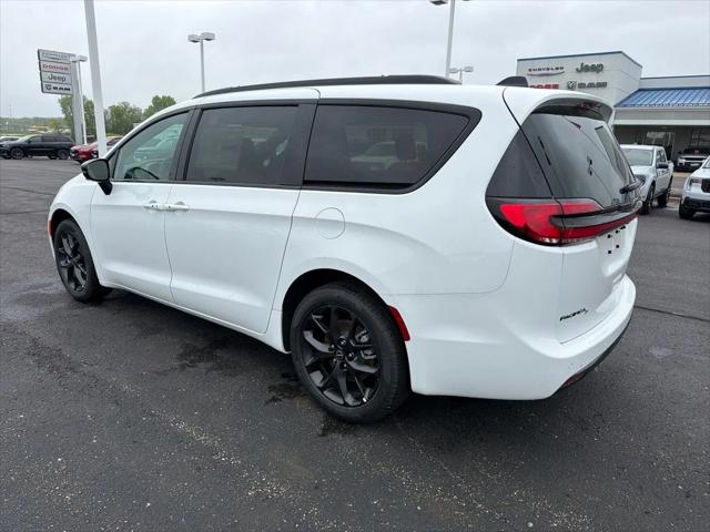 2026 Chrysler Pacifica PACIFICA SELECT AWD