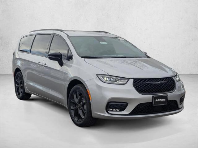 2026 Chrysler Pacifica Select AWD