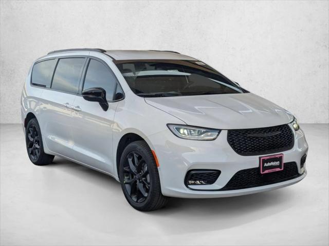 2026 Chrysler Pacifica Select AWD