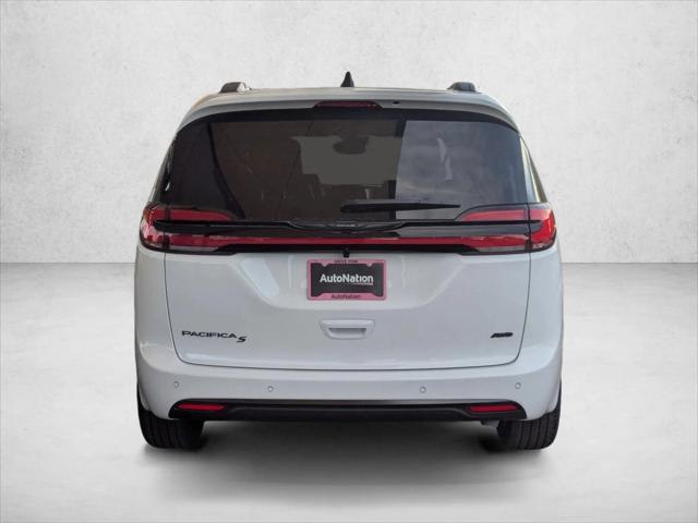 2026 Chrysler Pacifica Select AWD