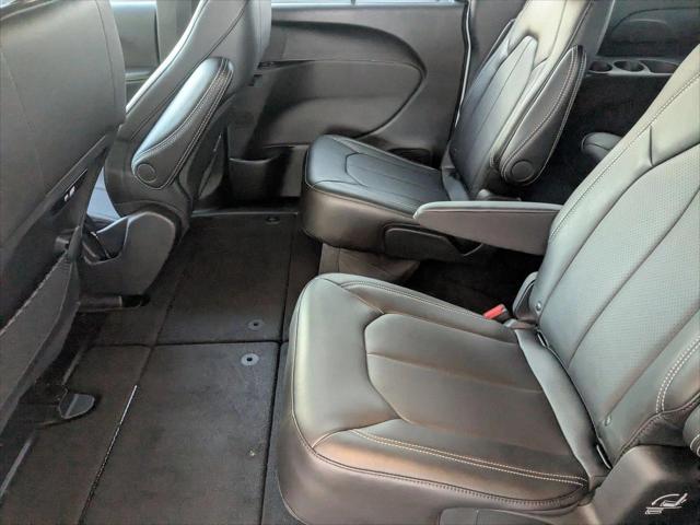 2026 Chrysler Pacifica Select AWD