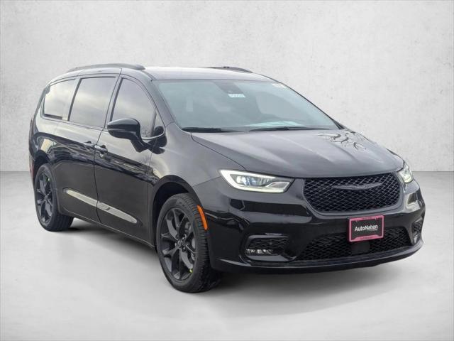 2026 Chrysler Pacifica Select AWD